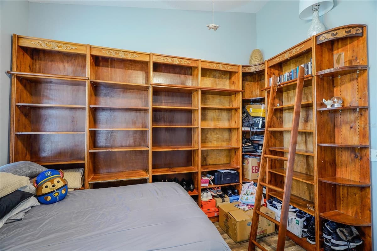 2145 PORPOISE STREET — photo 9 of 22
