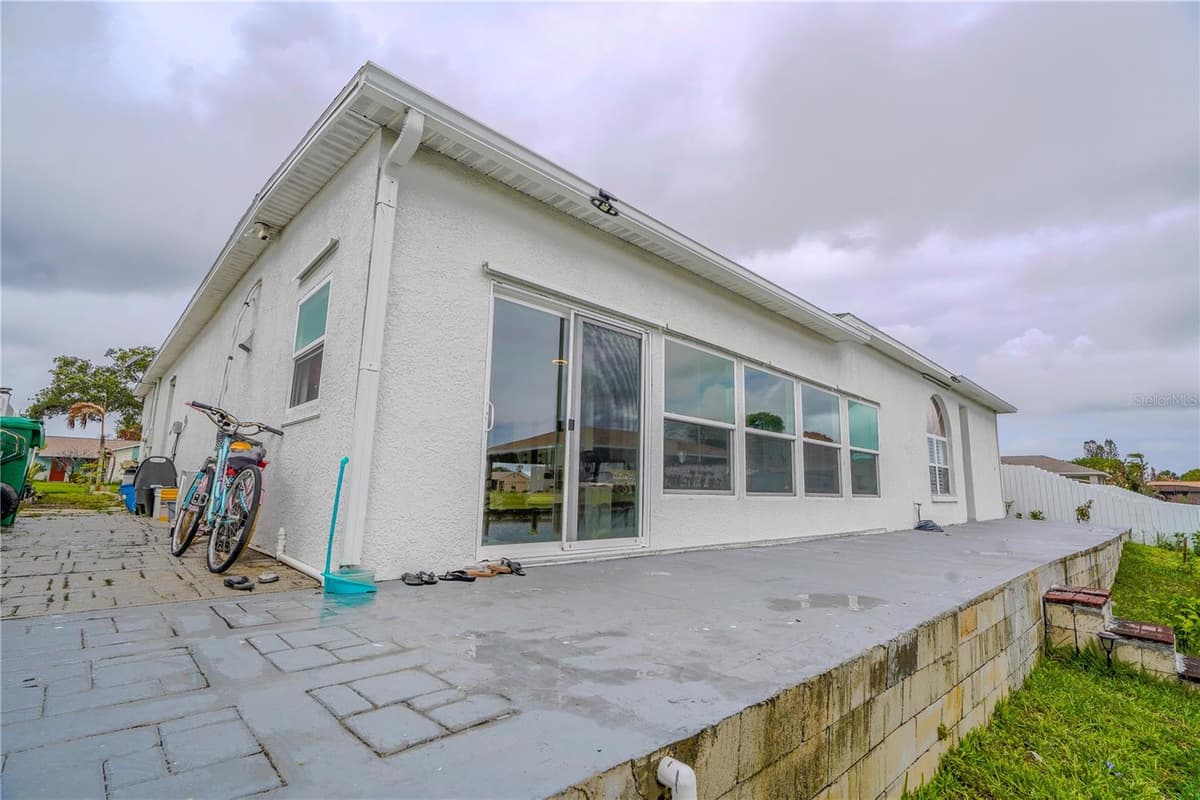 2145 PORPOISE STREET — photo 3 of 22