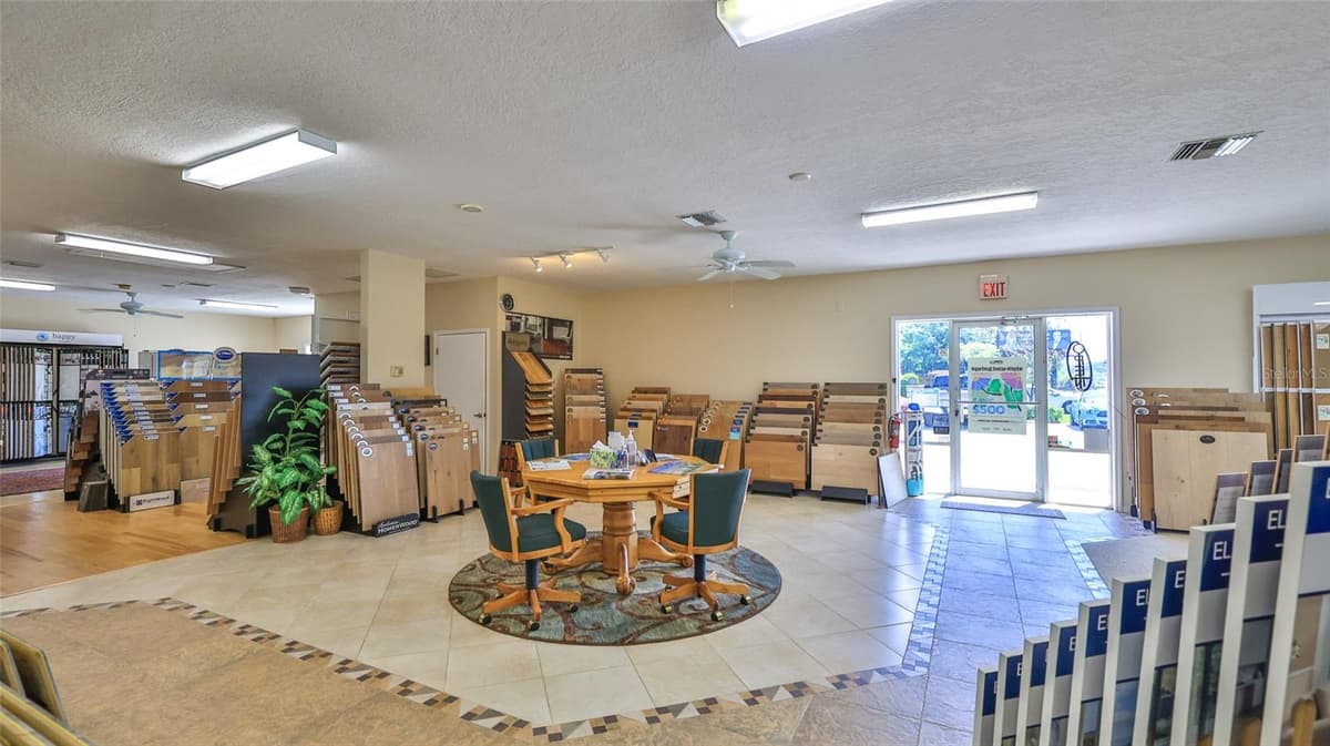 4720 MOODY BOULEVARD — photo 13 of 41