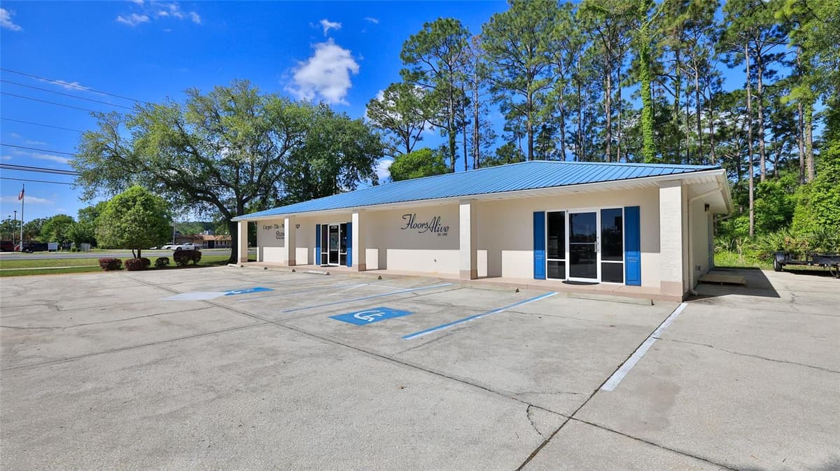 4720 MOODY BOULEVARD — photo 1 of 41