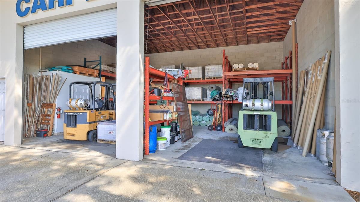 4720 MOODY BOULEVARD — photo 7 of 41