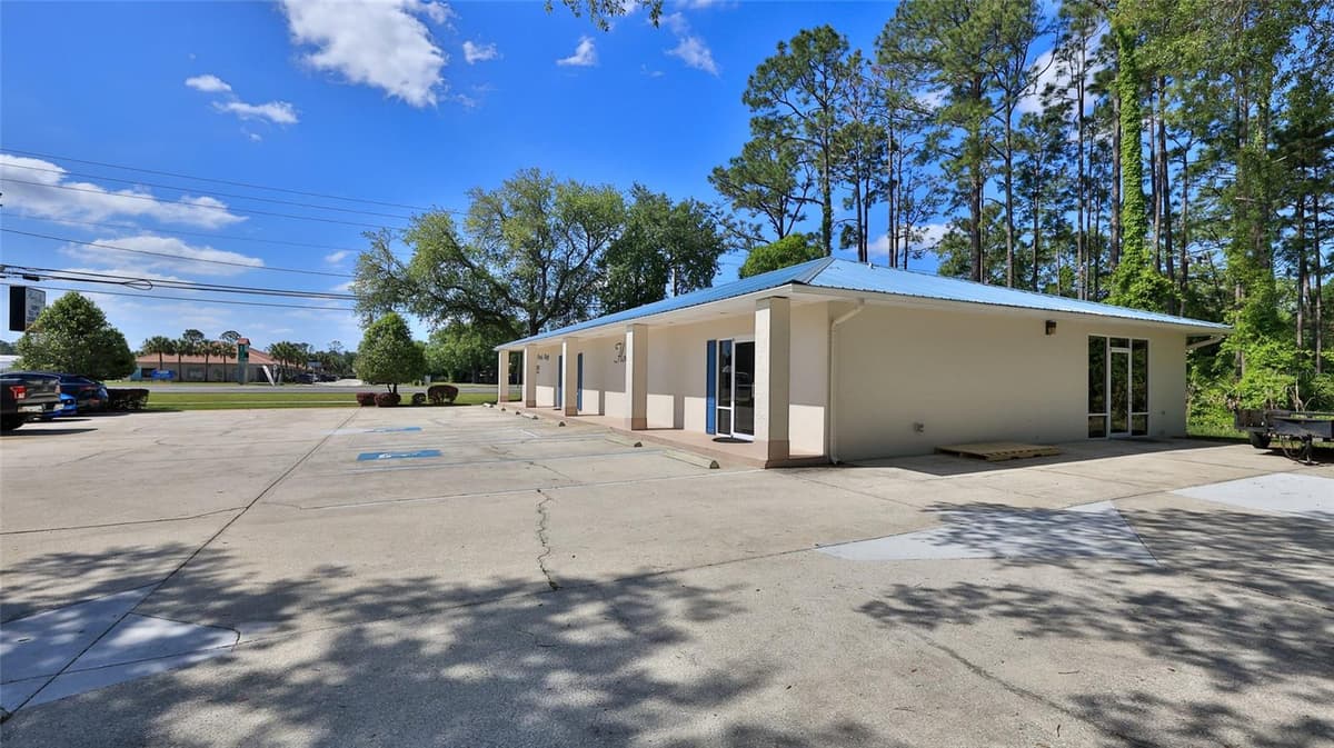 4720 MOODY BOULEVARD — photo 9 of 41