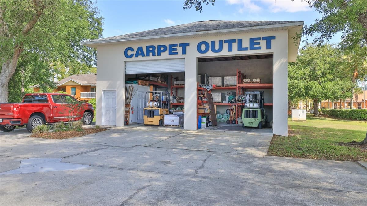 4720 MOODY BOULEVARD — photo 6 of 41