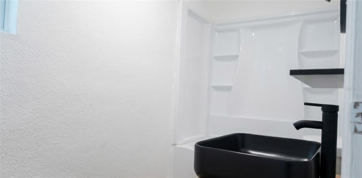 1412 LAUREL STREET — photo 8 of 22