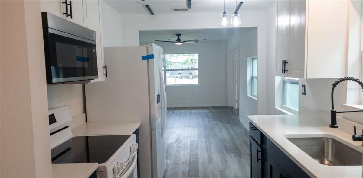 1412 LAUREL STREET — photo 18 of 22