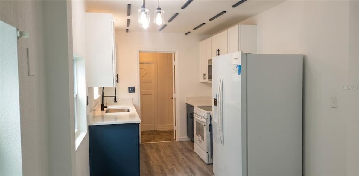 1412 LAUREL STREET — photo 3 of 22