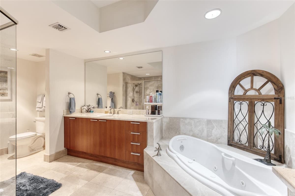 241 RIVERSIDE DRIVE — photo 15 of 42