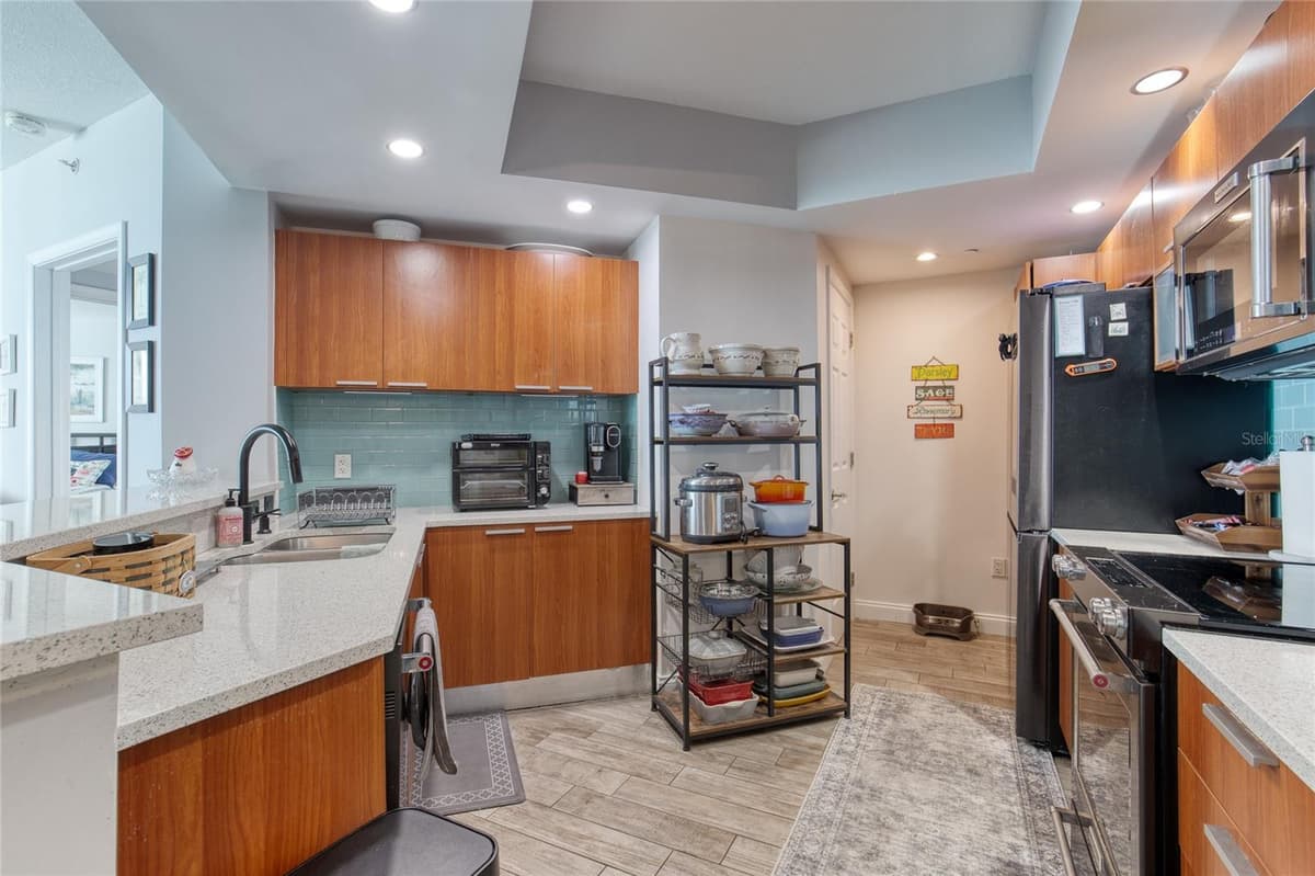 241 RIVERSIDE DRIVE — photo 8 of 42