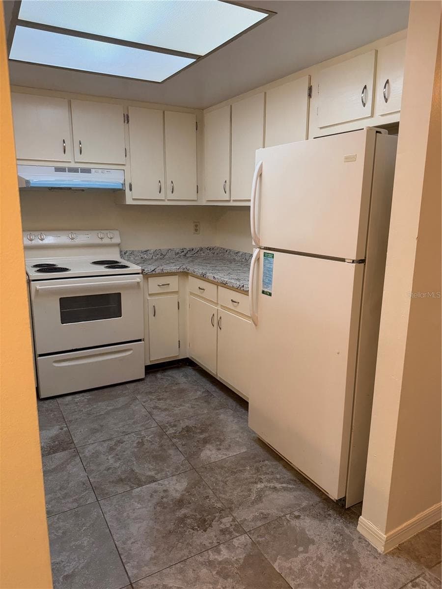 2919 REGENCY DRIVE — photo 5 of 20
