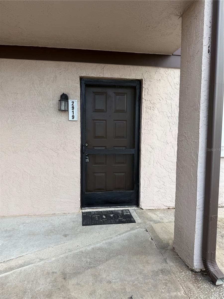 2919 REGENCY DRIVE — photo 2 of 20