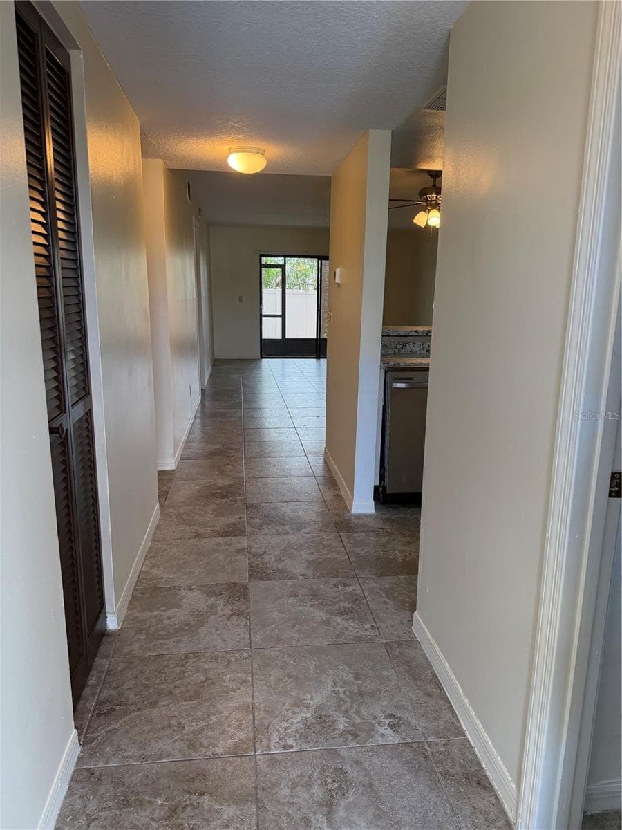 2919 REGENCY DRIVE — photo 3 of 20