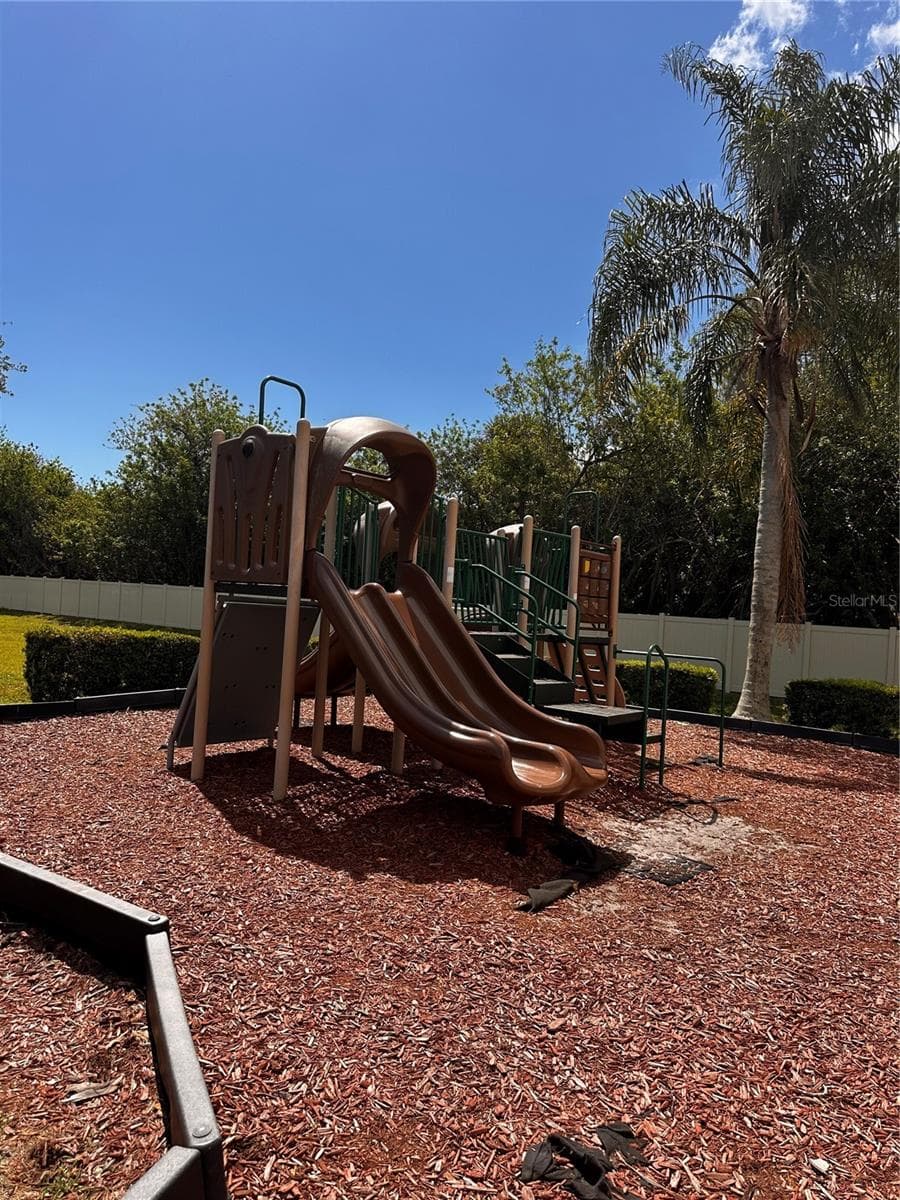 2919 REGENCY DRIVE — photo 18 of 20