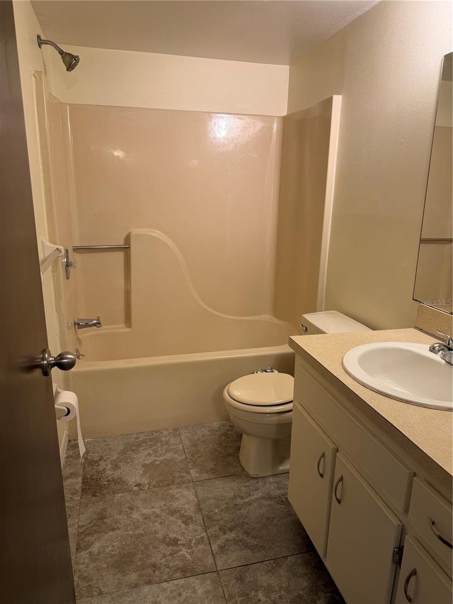 2919 REGENCY DRIVE — photo 10 of 20