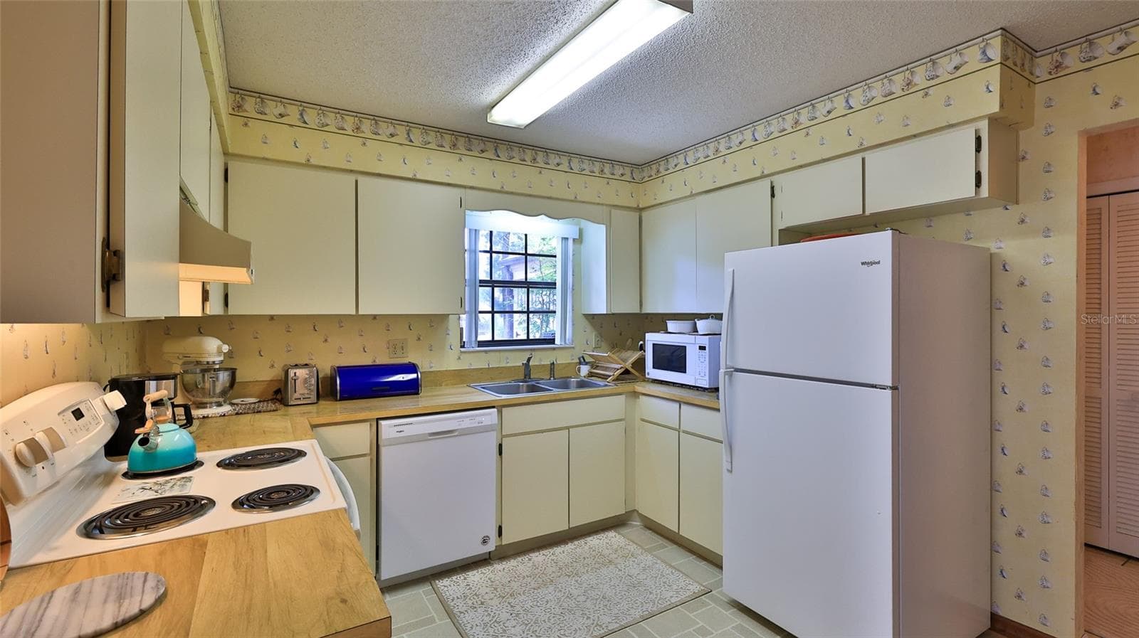 6194 SEQUOIA DRIVE — photo 11 of 35