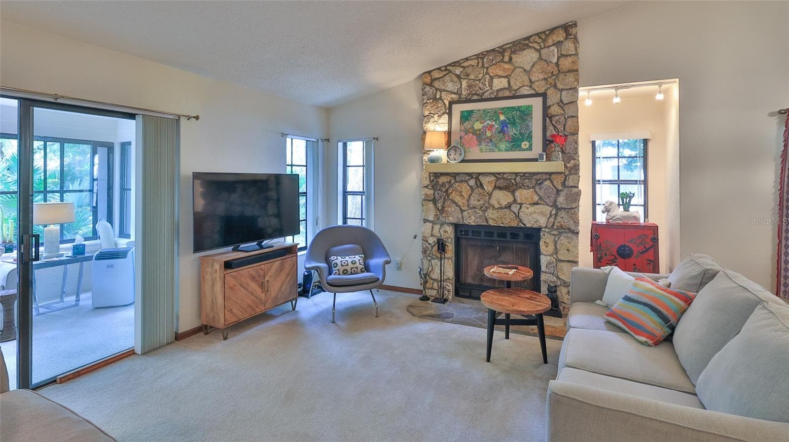 6194 SEQUOIA DRIVE — photo 3 of 35