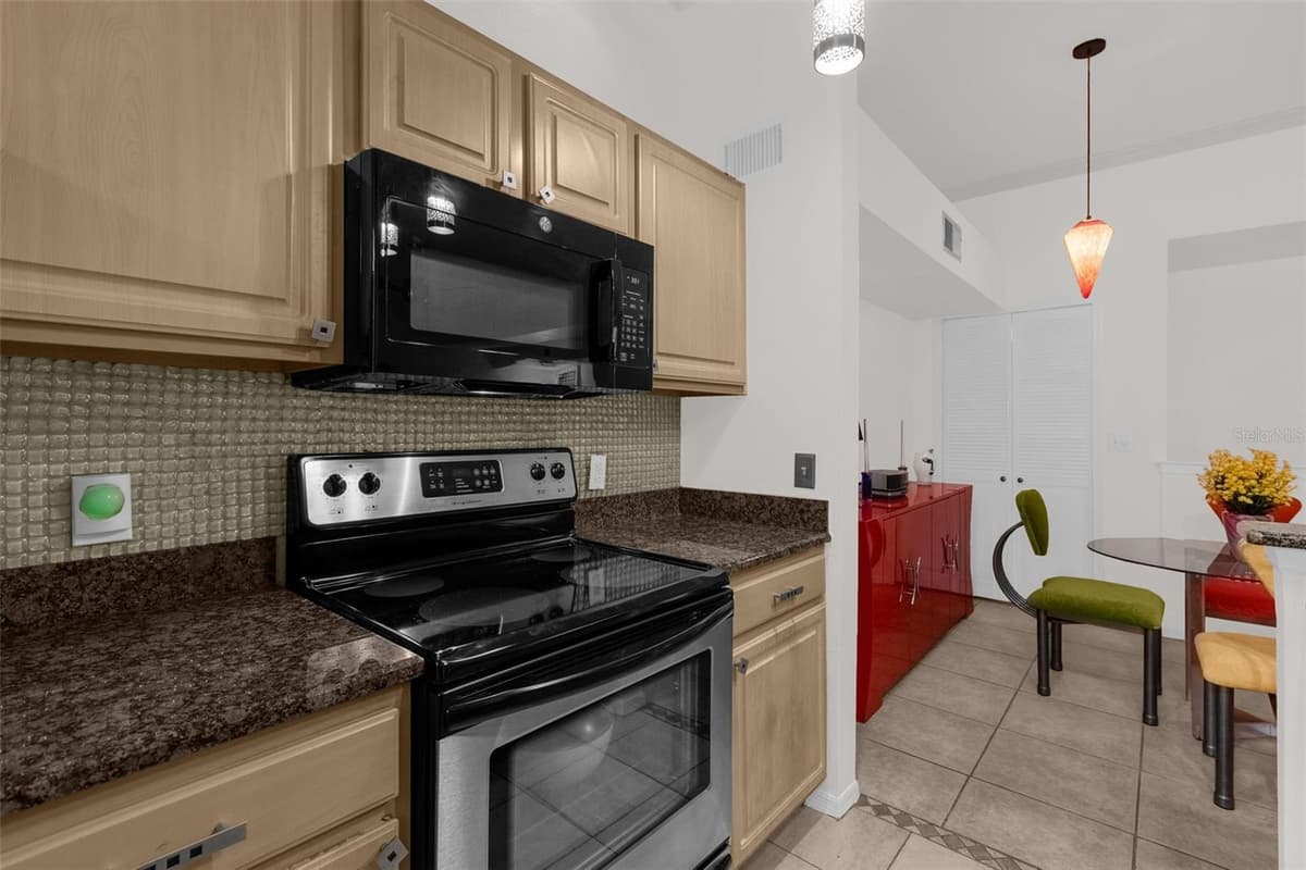 421 SUMMIT RIDGE PLACE — photo 7 of 31