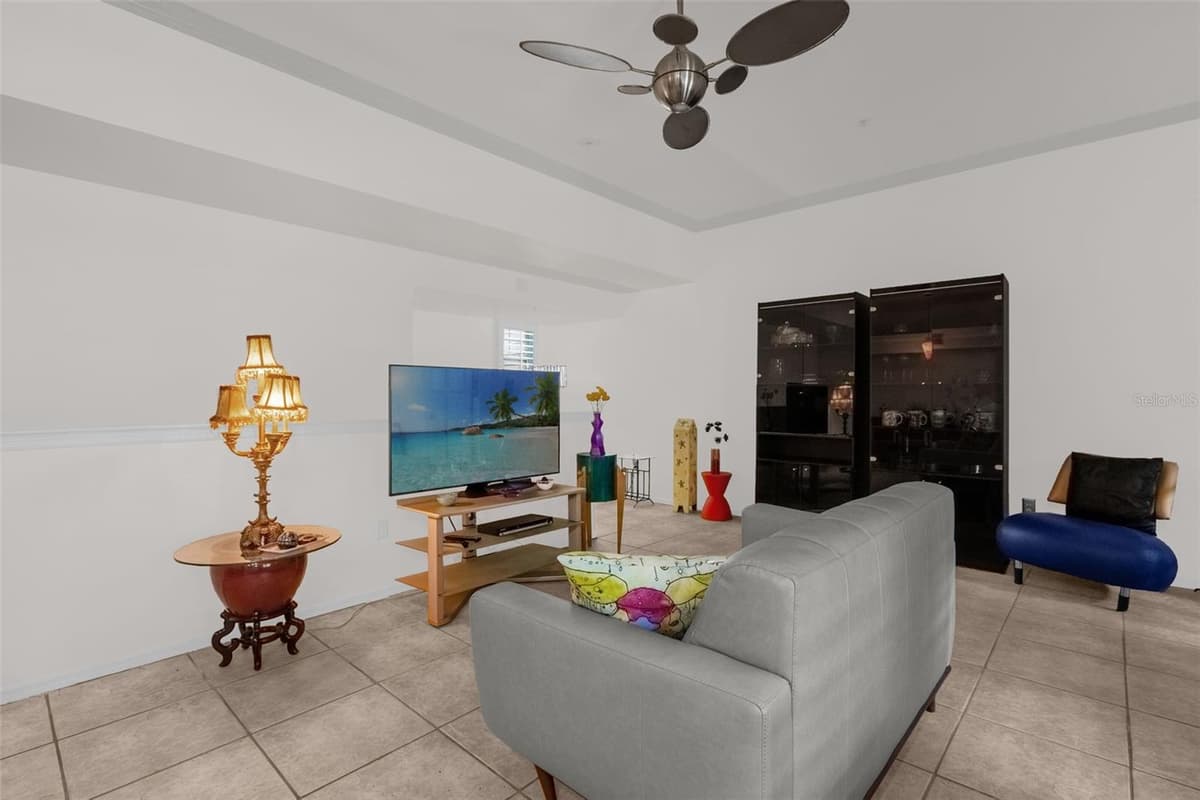 421 SUMMIT RIDGE PLACE — photo 3 of 31