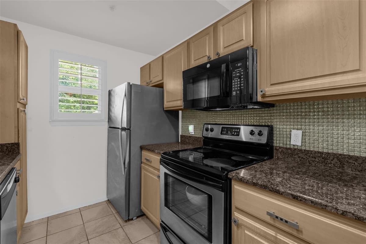 421 SUMMIT RIDGE PLACE — photo 9 of 31