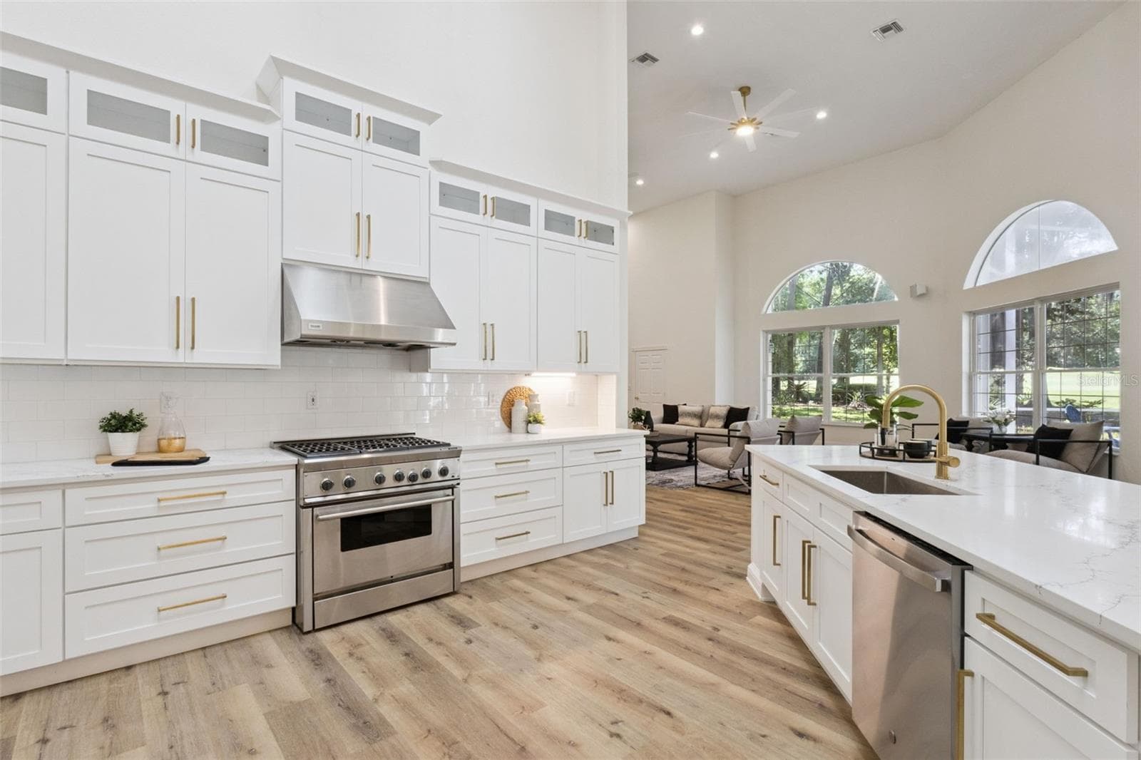 6943 12TH CIRCLE — photo 14 of 37