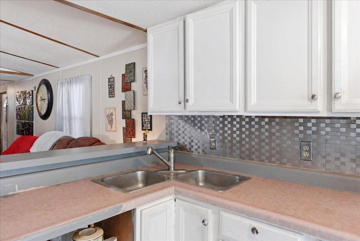1908 REGINA DRIVE — photo 17 of 60