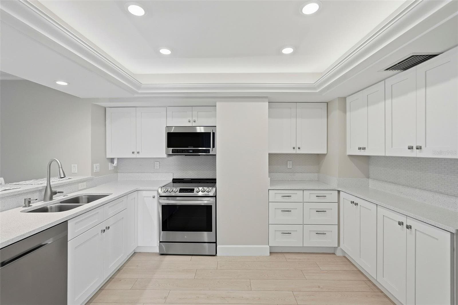 1100 PINELLAS BAYWAY — photo 4 of 46
