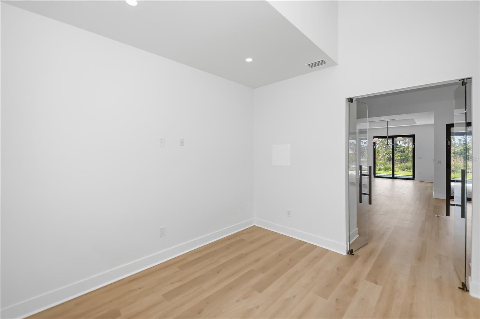 16692 LIGGETT CIRCLE — photo 40 of 61