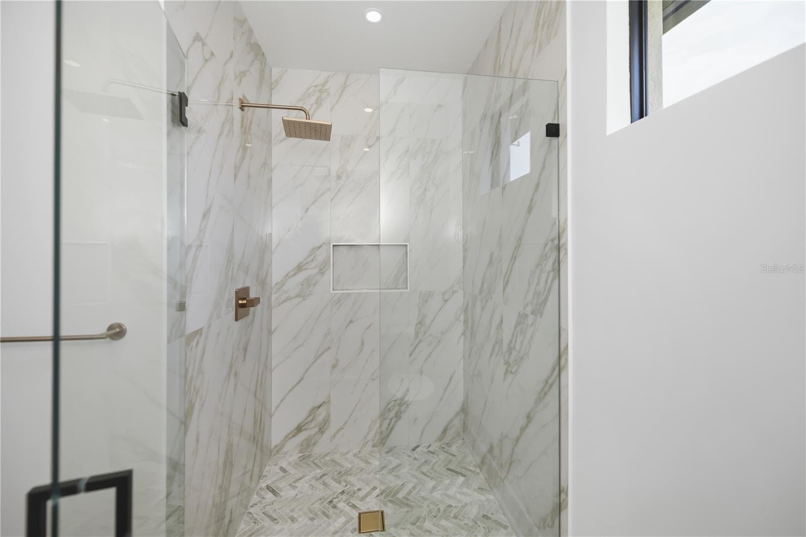 16692 LIGGETT CIRCLE — photo 32 of 61