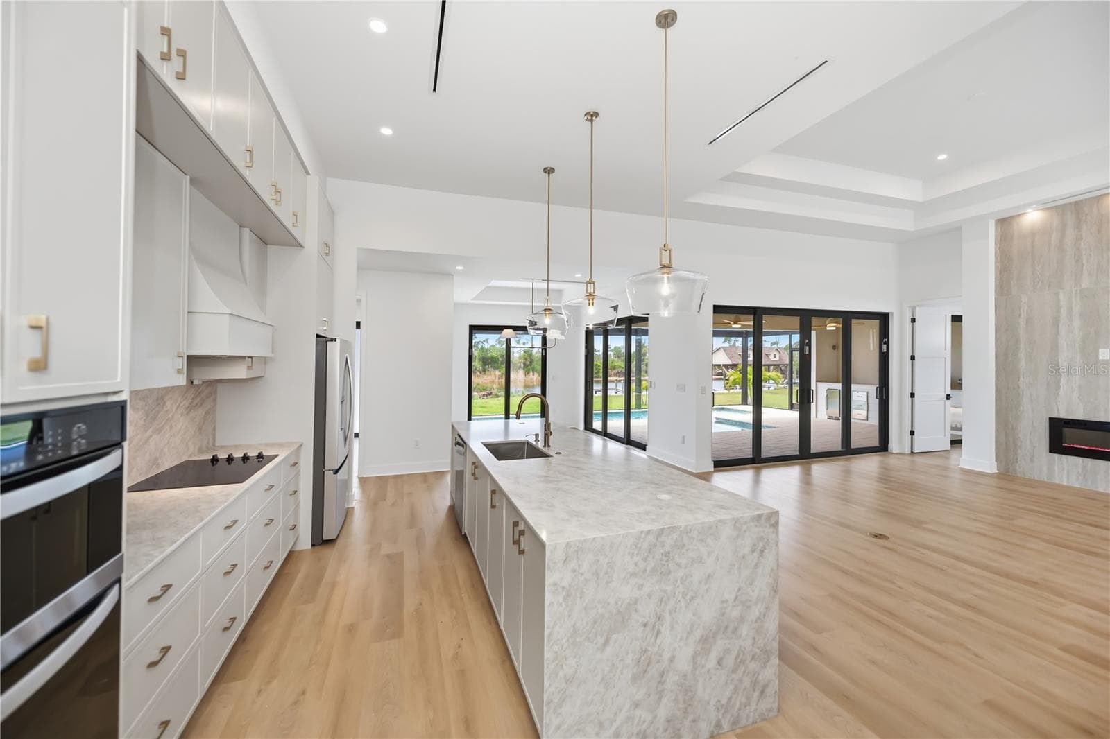 16692 LIGGETT CIRCLE — photo 4 of 61