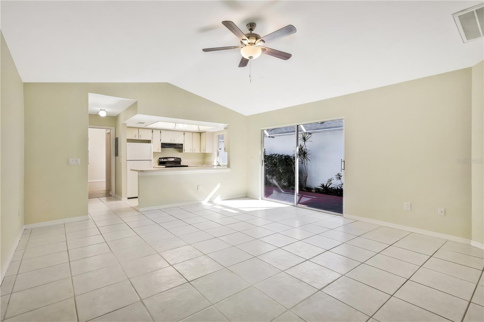 13745 DOWNING LANE — photo 4 of 24