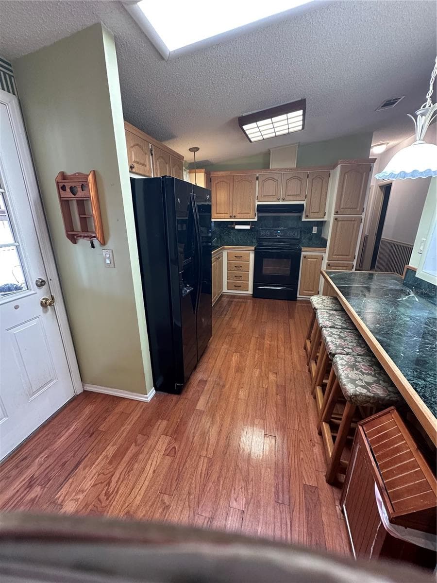 907 ORCHID STREET — photo 9 of 38