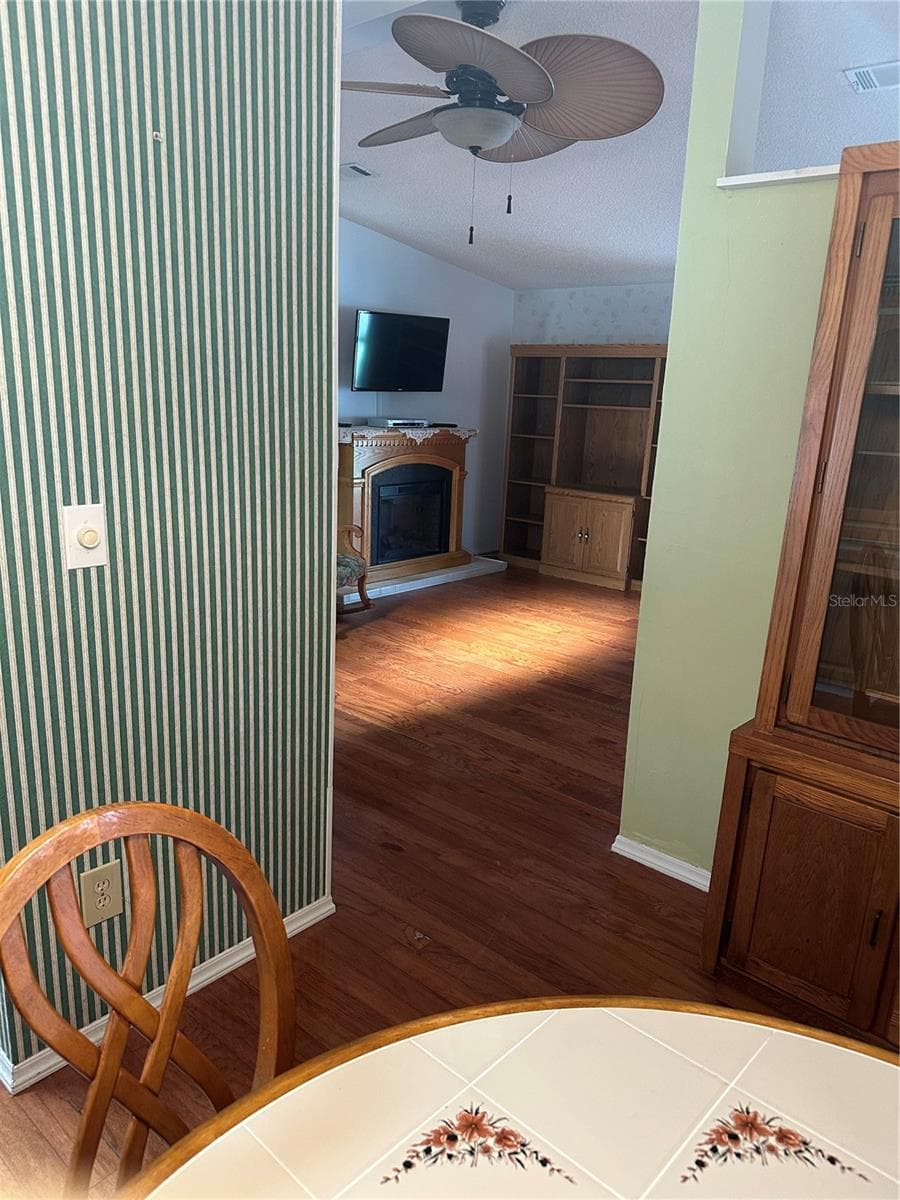 907 ORCHID STREET — photo 13 of 38