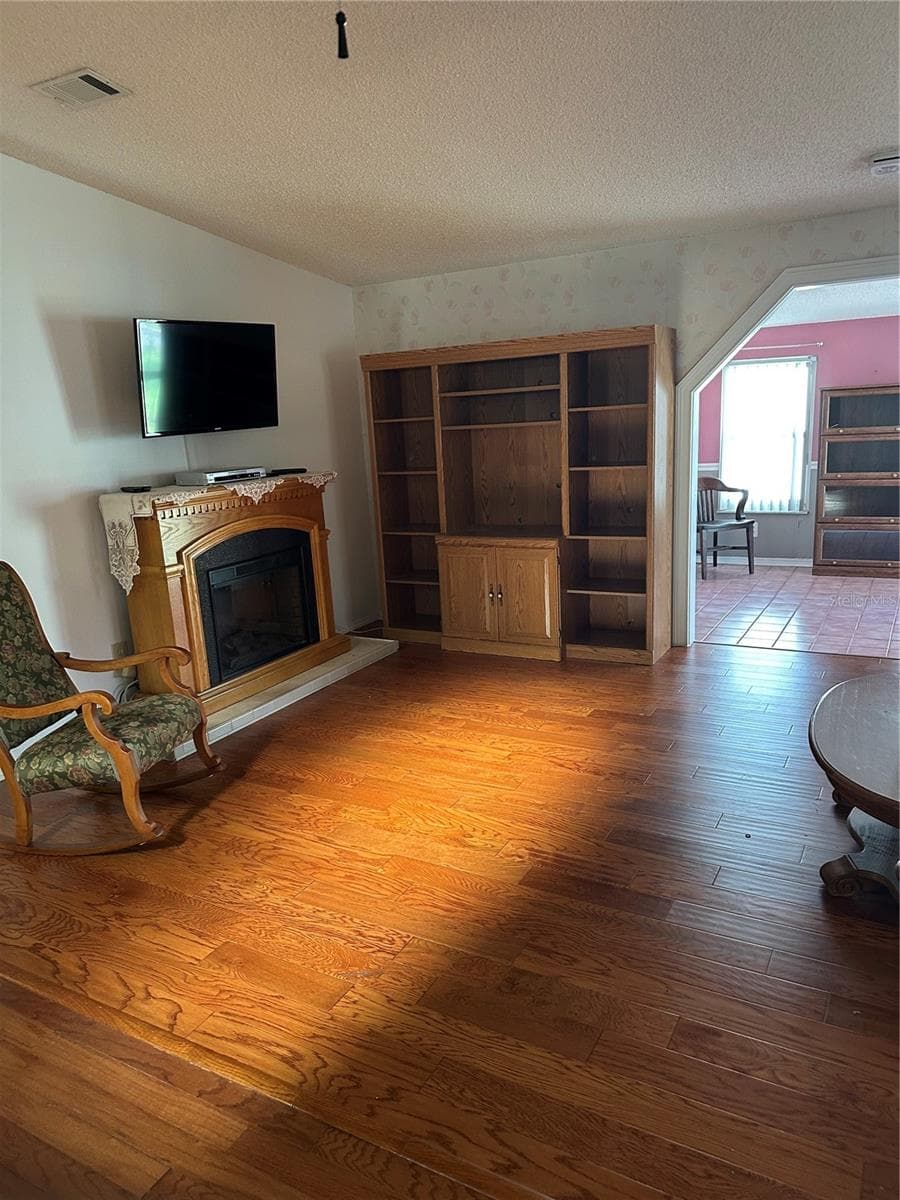 907 ORCHID STREET — photo 6 of 38