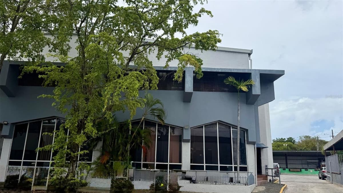 272 CALLE 272 BLOQ. L B 12, URB. COUNTRY CLUB — photo 1 of 23
