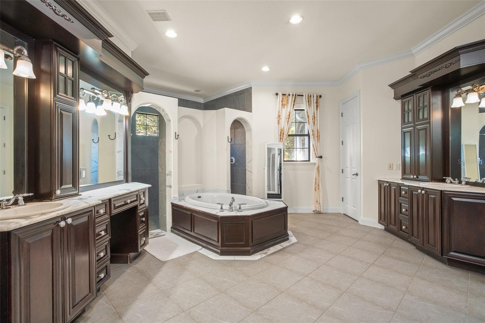 9011 PINNACLE CIRCLE — photo 21 of 53