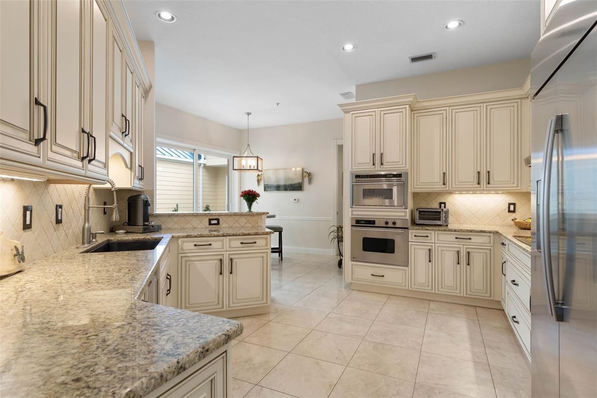 4642 RIVERWALK VILLAGE COURT — photo 18 of 98