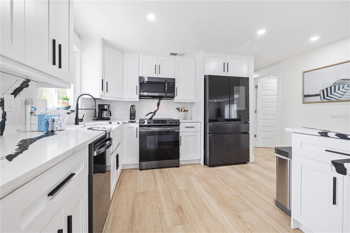 228 GLADIOLUS STREET — photo 13 of 28