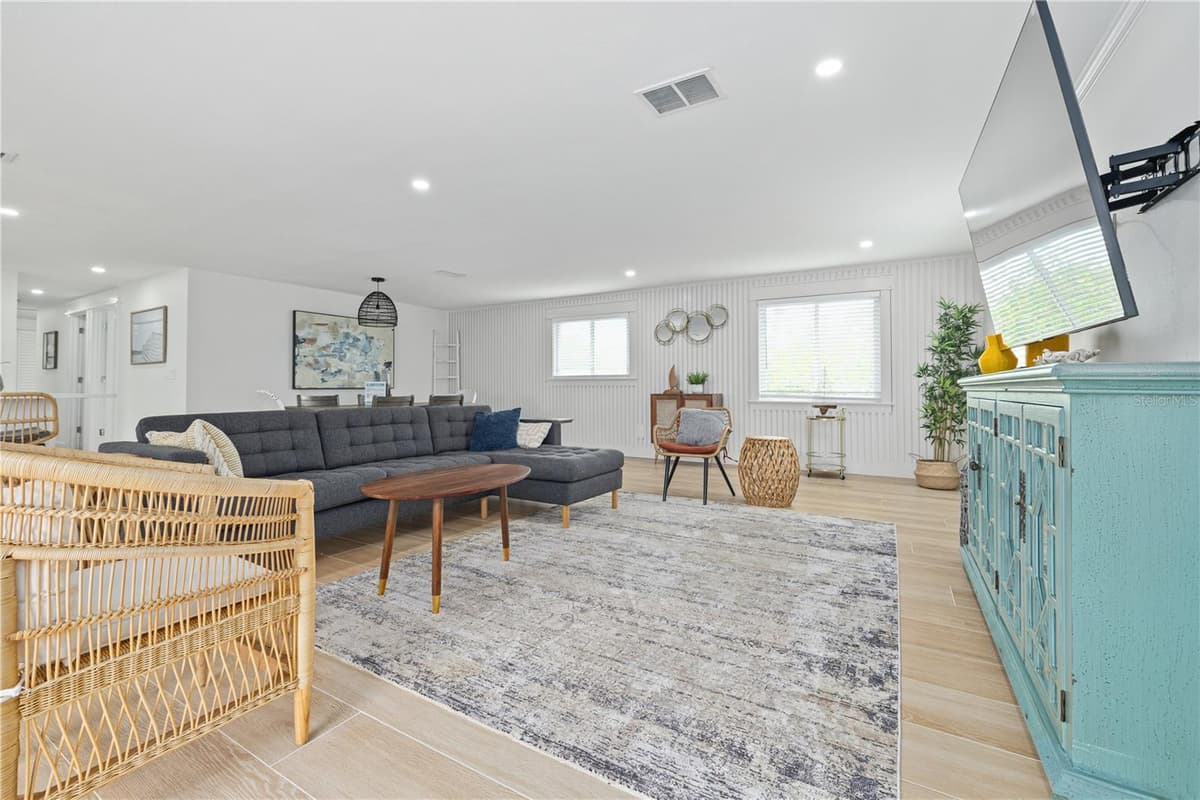 228 GLADIOLUS STREET — photo 6 of 28