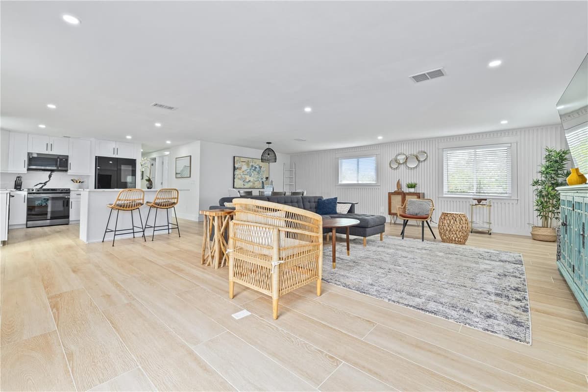 228 GLADIOLUS STREET — photo 12 of 28