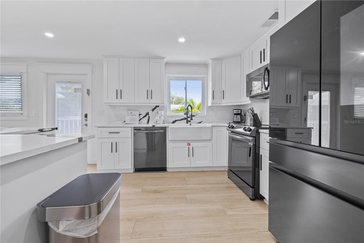 228 GLADIOLUS STREET — photo 14 of 28