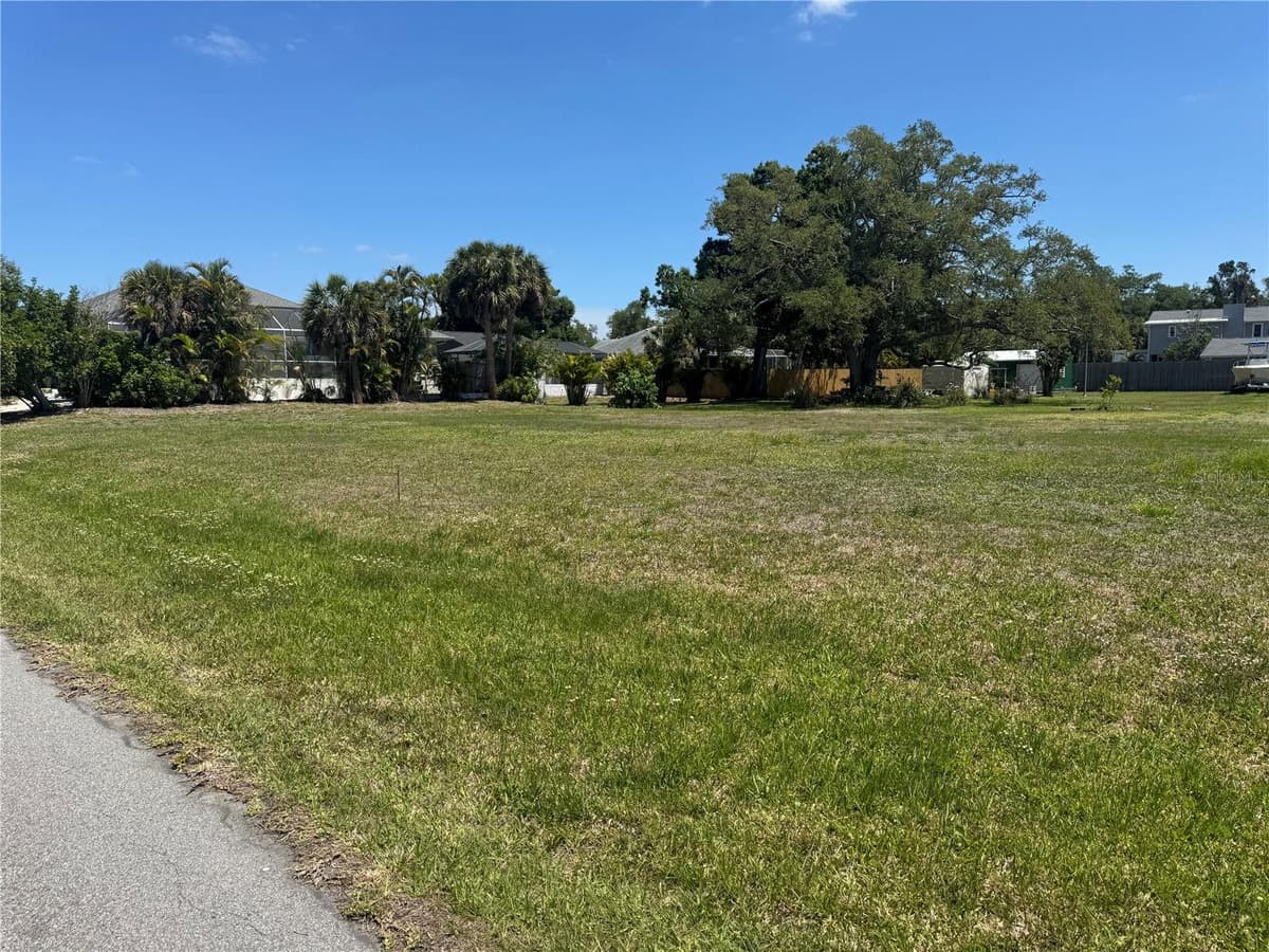 BONITO AVENUE — photo 1 of 5
