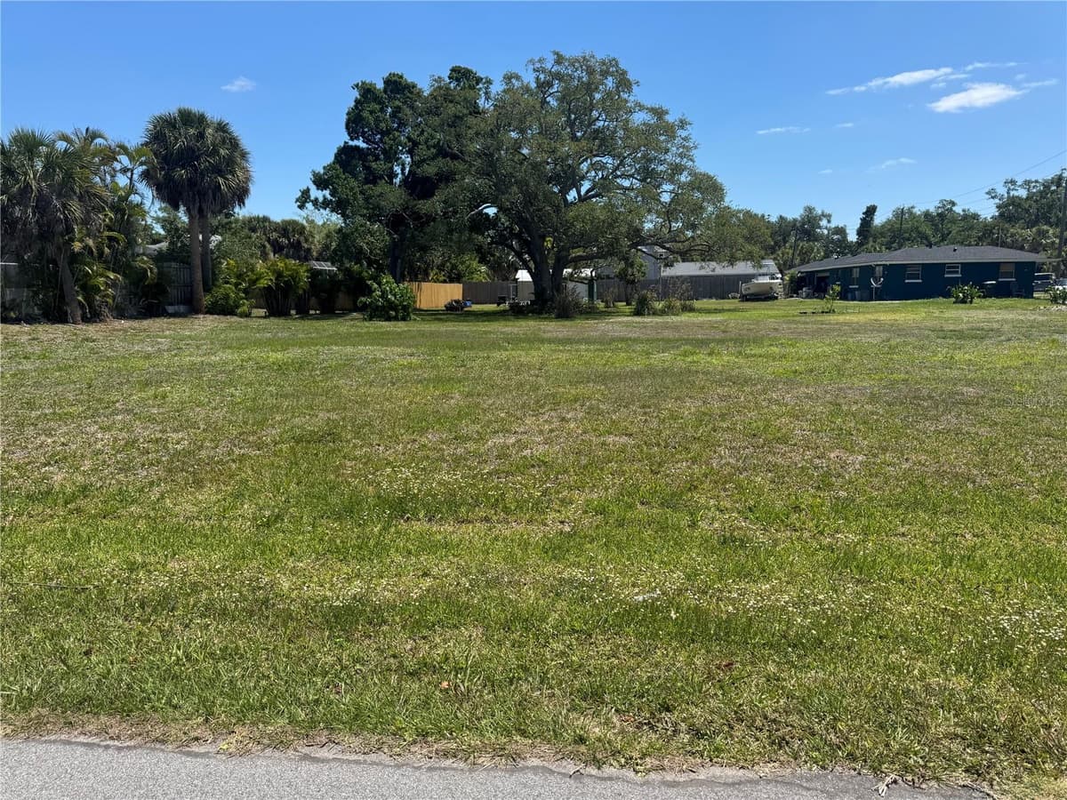 BONITO AVENUE — photo 2 of 5