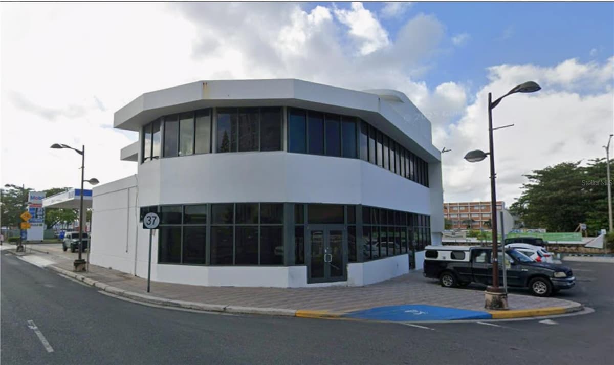 1064 AV. ISLA VERDE — photo 11 of 12