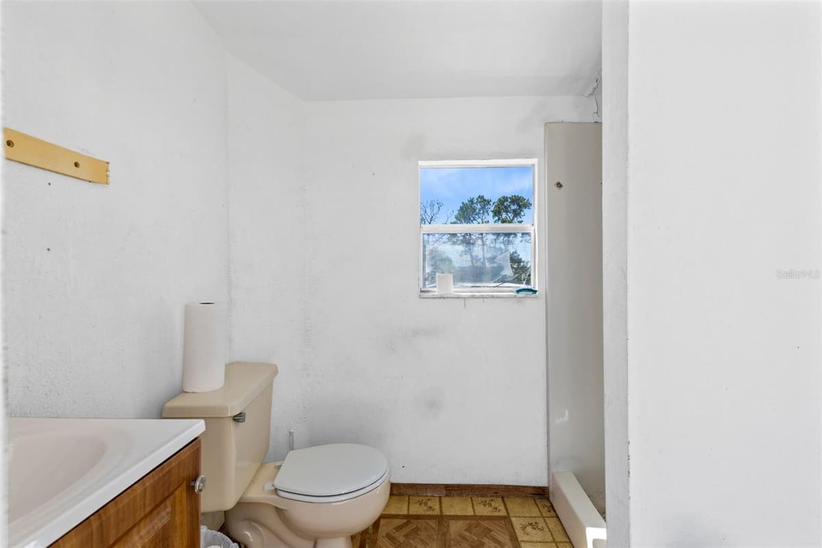 18021 APSHAWA ROAD — photo 13 of 35