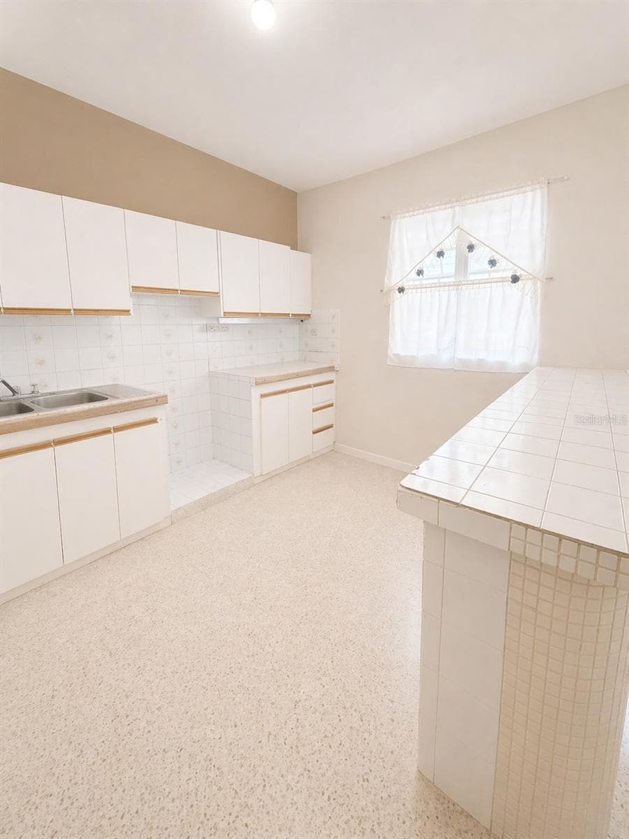 R517 COLLORES WARD — photo 12 of 13