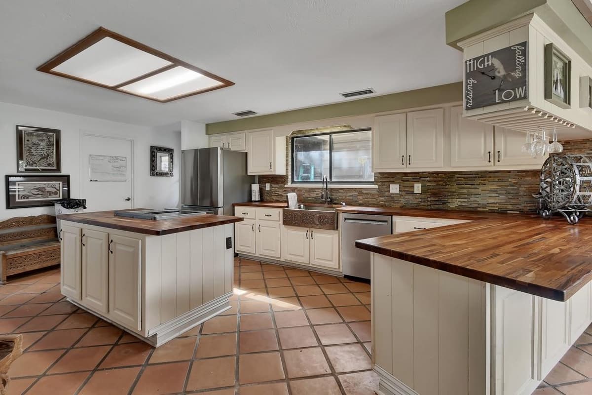 175 BAYWOOD DRIVE — photo 15 of 36