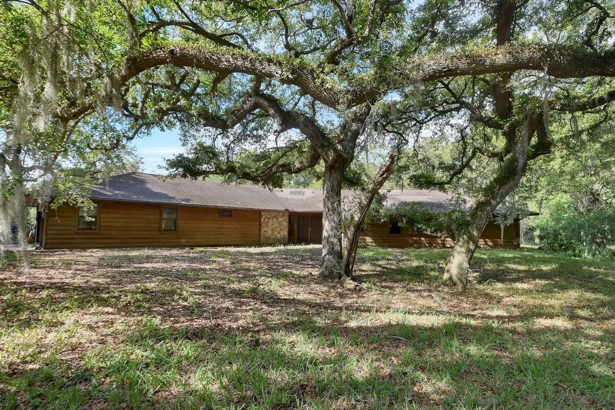 175 BAYWOOD DRIVE — photo 2 of 36