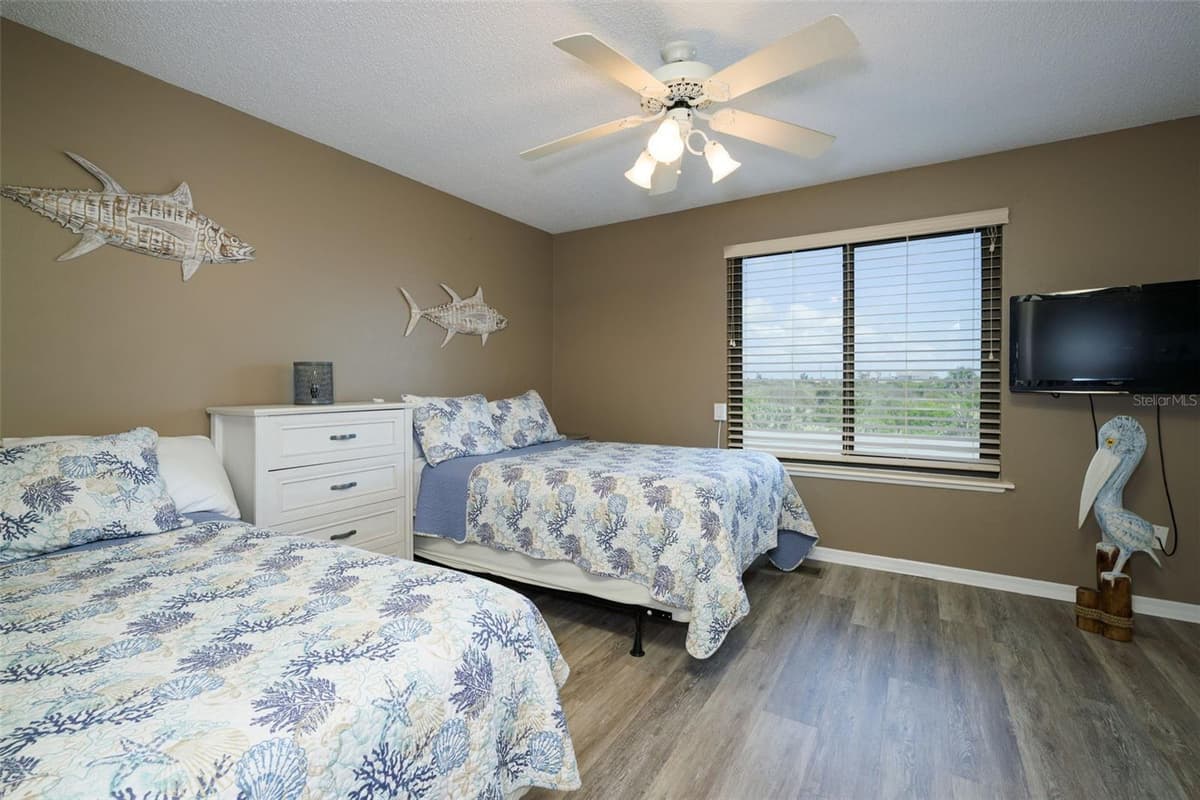 4421 ATLANTIC AVENUE — photo 16 of 25