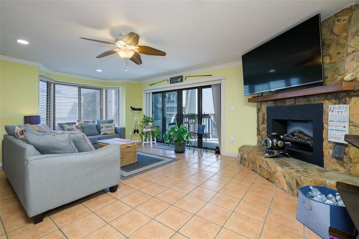 4421 ATLANTIC AVENUE — photo 5 of 25