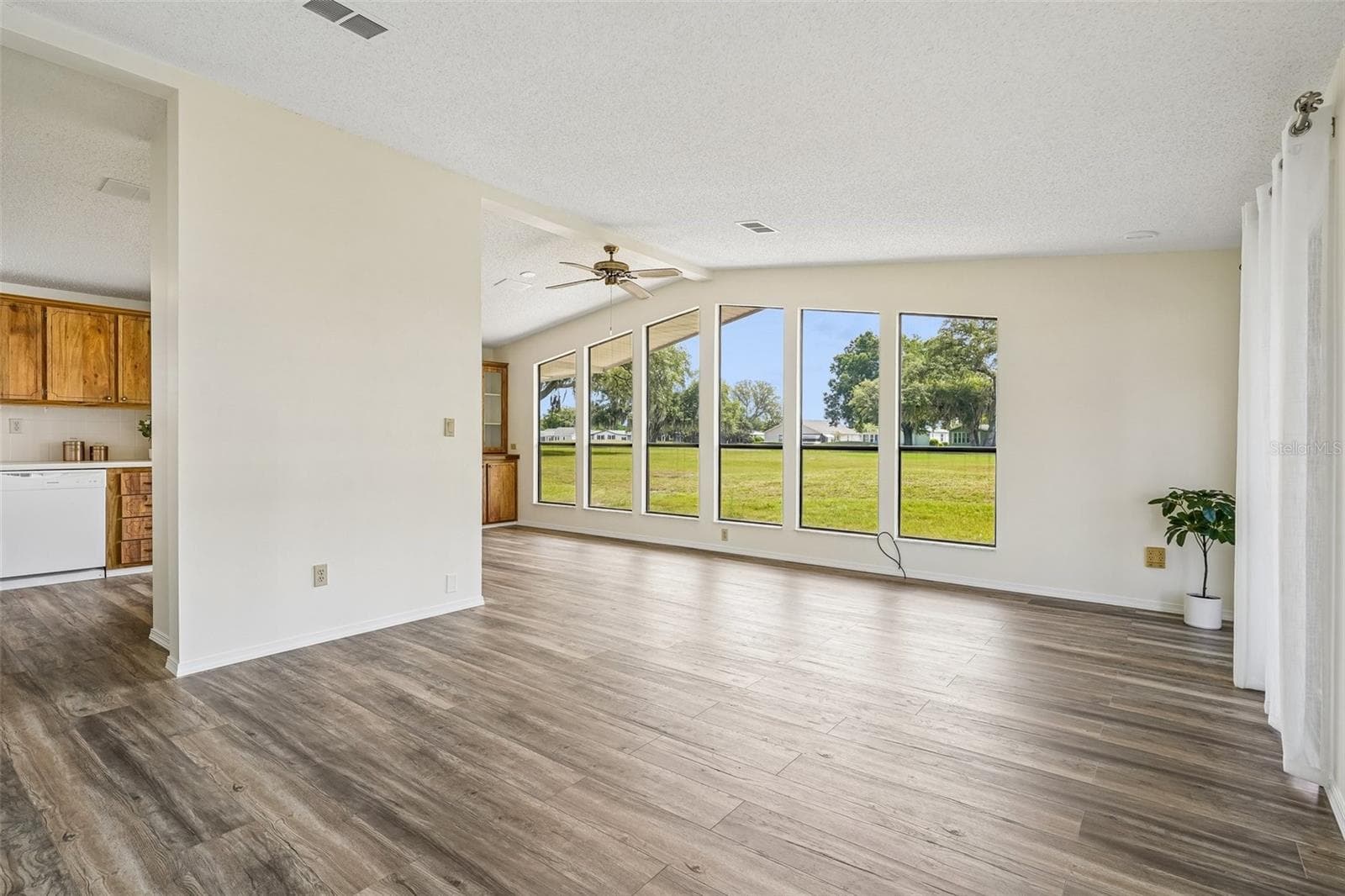 1616 SCHWARTZ BOULEVARD — photo 8 of 44