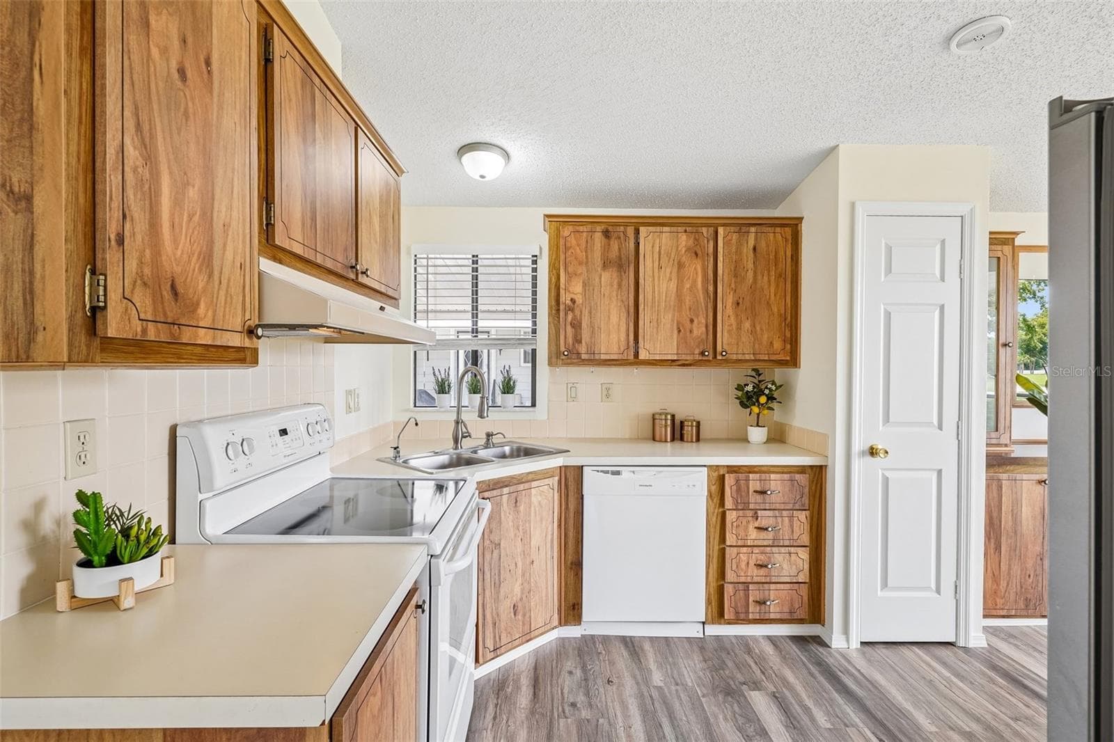 1616 SCHWARTZ BOULEVARD — photo 15 of 44